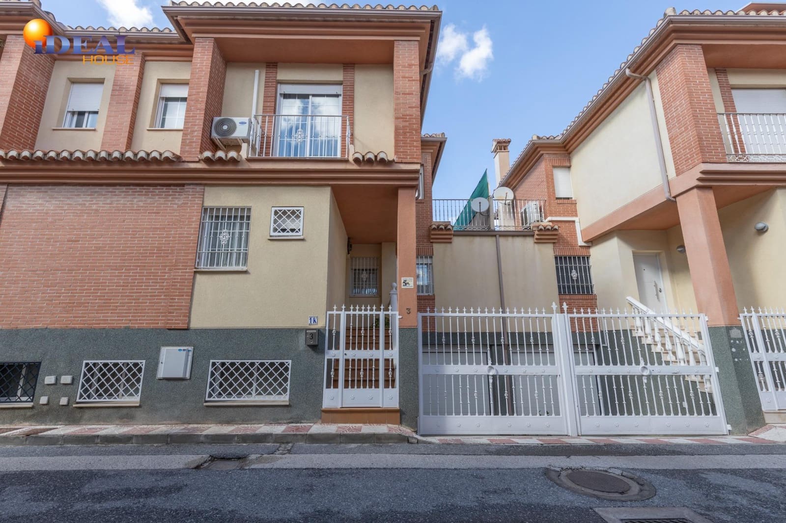 4 soverom Rekkehus til salgs i Cajar med garasje - € 349 000 (Ref: 9434403)