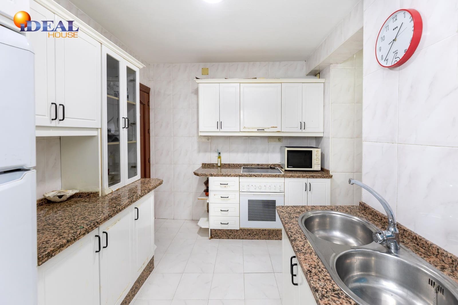 4 bedroom Flat for sale in Granada city - € 299,000 (Ref: 9434405)