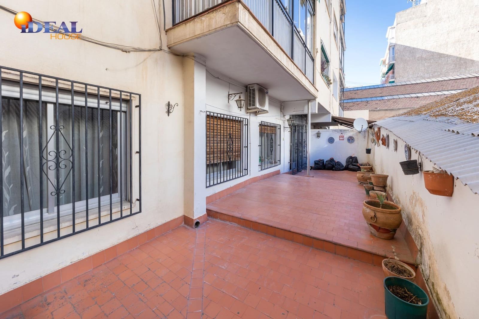 4 bedroom Flat for sale in Granada city - € 299,000 (Ref: 9434405)