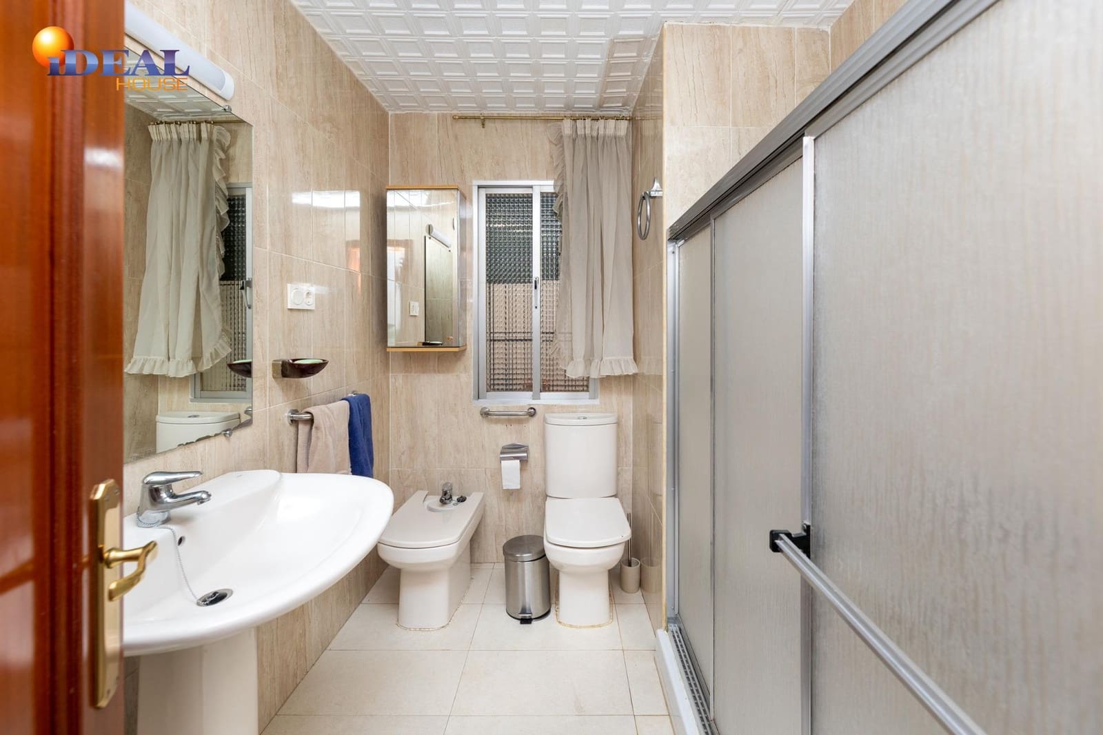 4 bedroom Flat for sale in Granada city - € 299,000 (Ref: 9434405)