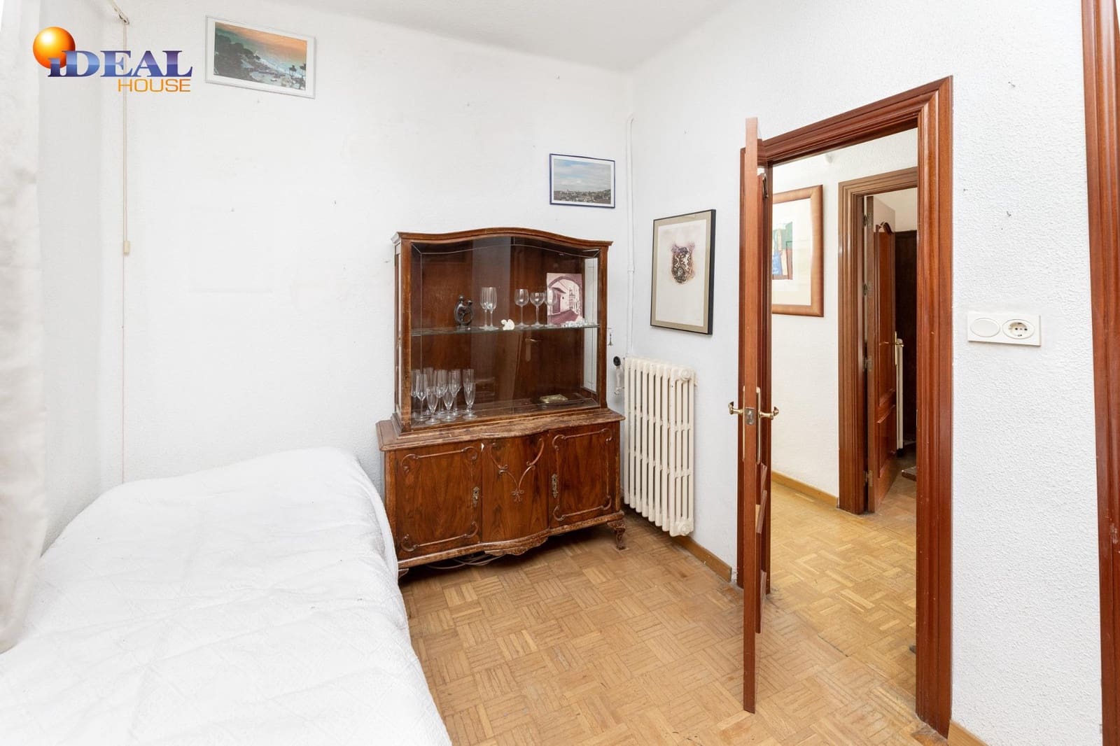 4 bedroom Flat for sale in Granada city - € 299,000 (Ref: 9434405)