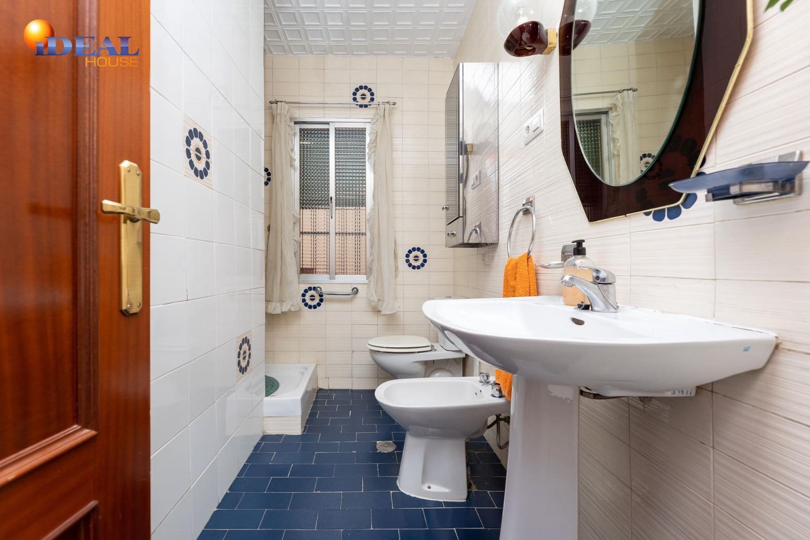 4 bedroom Flat for sale in Granada city - € 299,000 (Ref: 9434405)