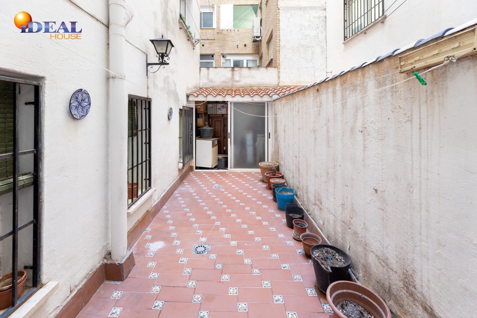 4 bedroom Flat for sale in Granada city - € 299,000 (Ref: 9434405)