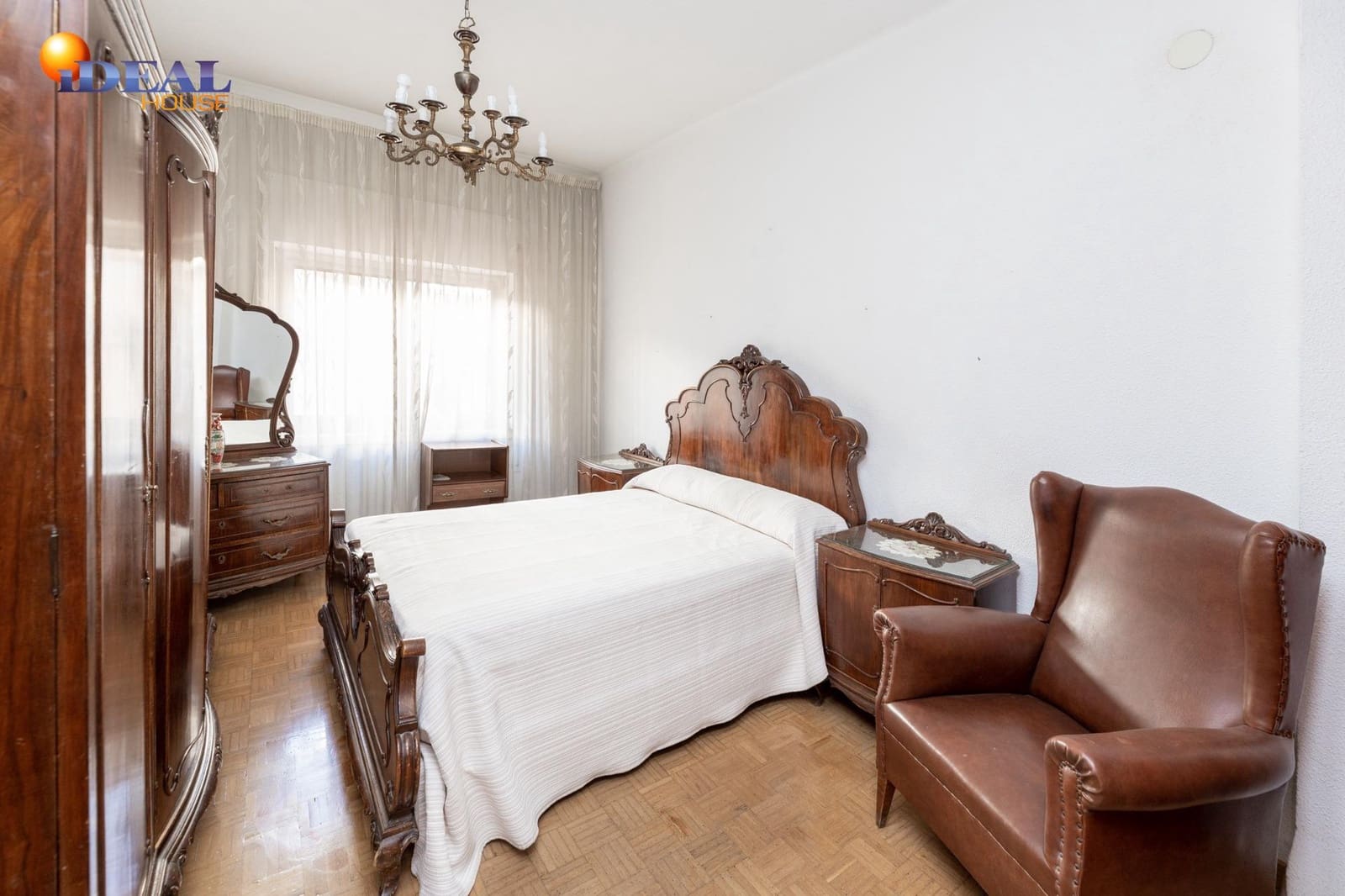 4 bedroom Flat for sale in Granada city - € 299,000 (Ref: 9434405)