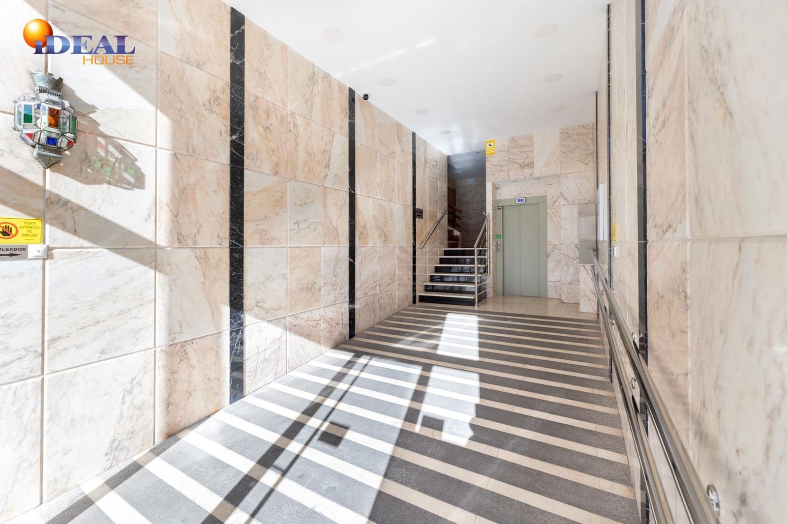 4 bedroom Flat for sale in Granada city - € 299,000 (Ref: 9434405)