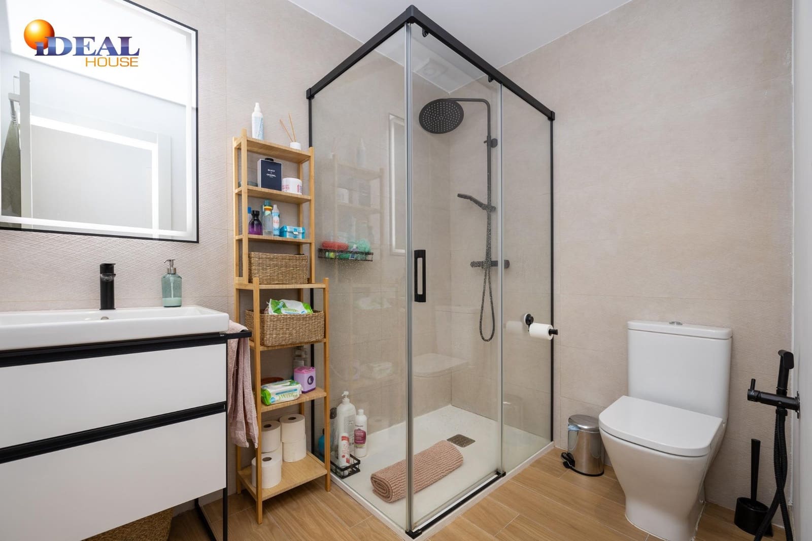 3 bedroom Flat for sale in Granada city - € 320,000 (Ref: 9434409)