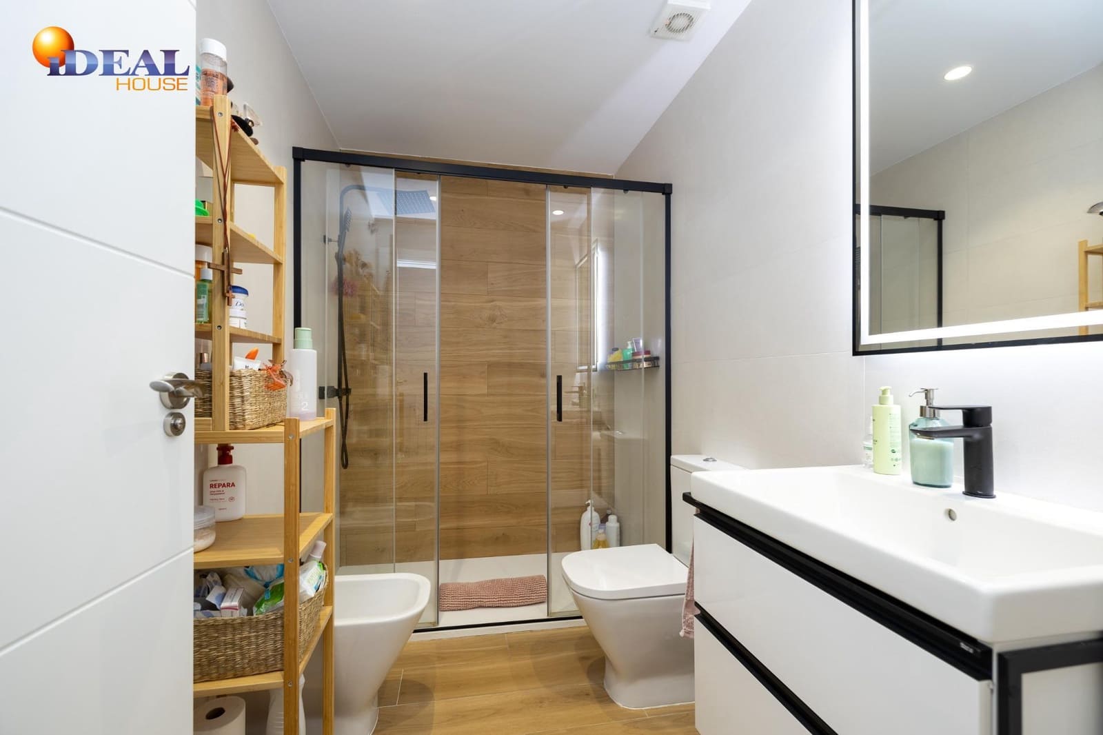 3 bedroom Flat for sale in Granada city - € 320,000 (Ref: 9434409)