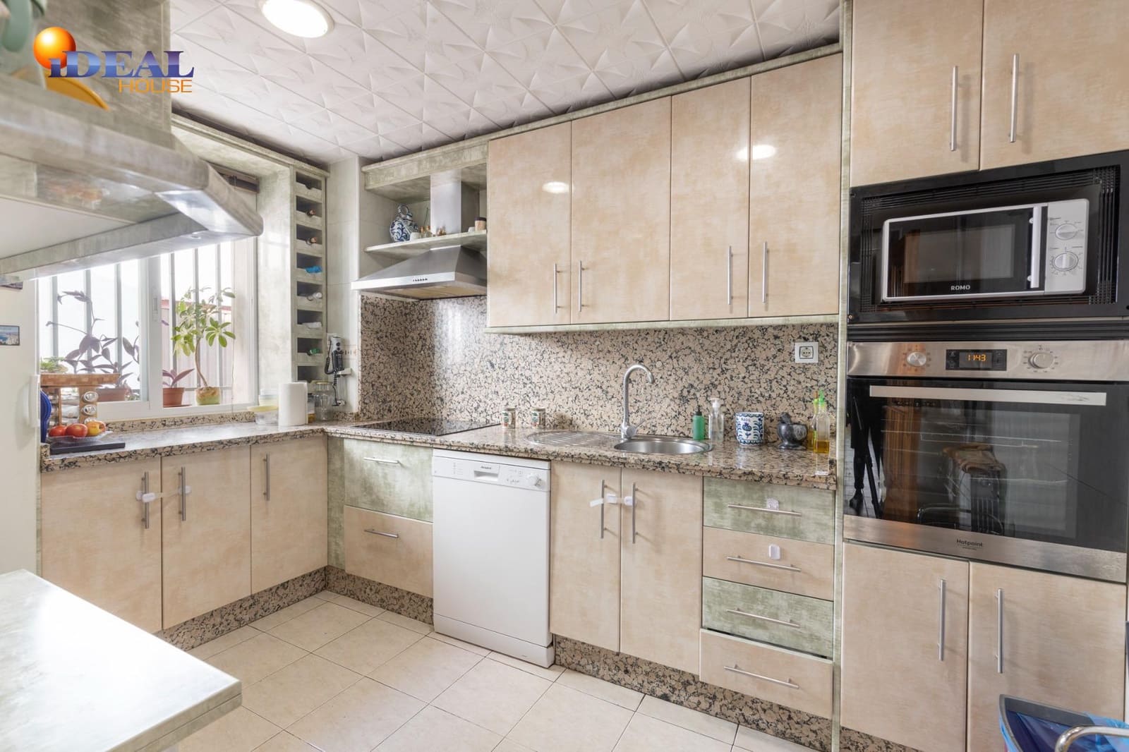 3 slaapkamer Halfvrijstaande villa te koop in Armilla - € 230.000 (Ref: 9434417)