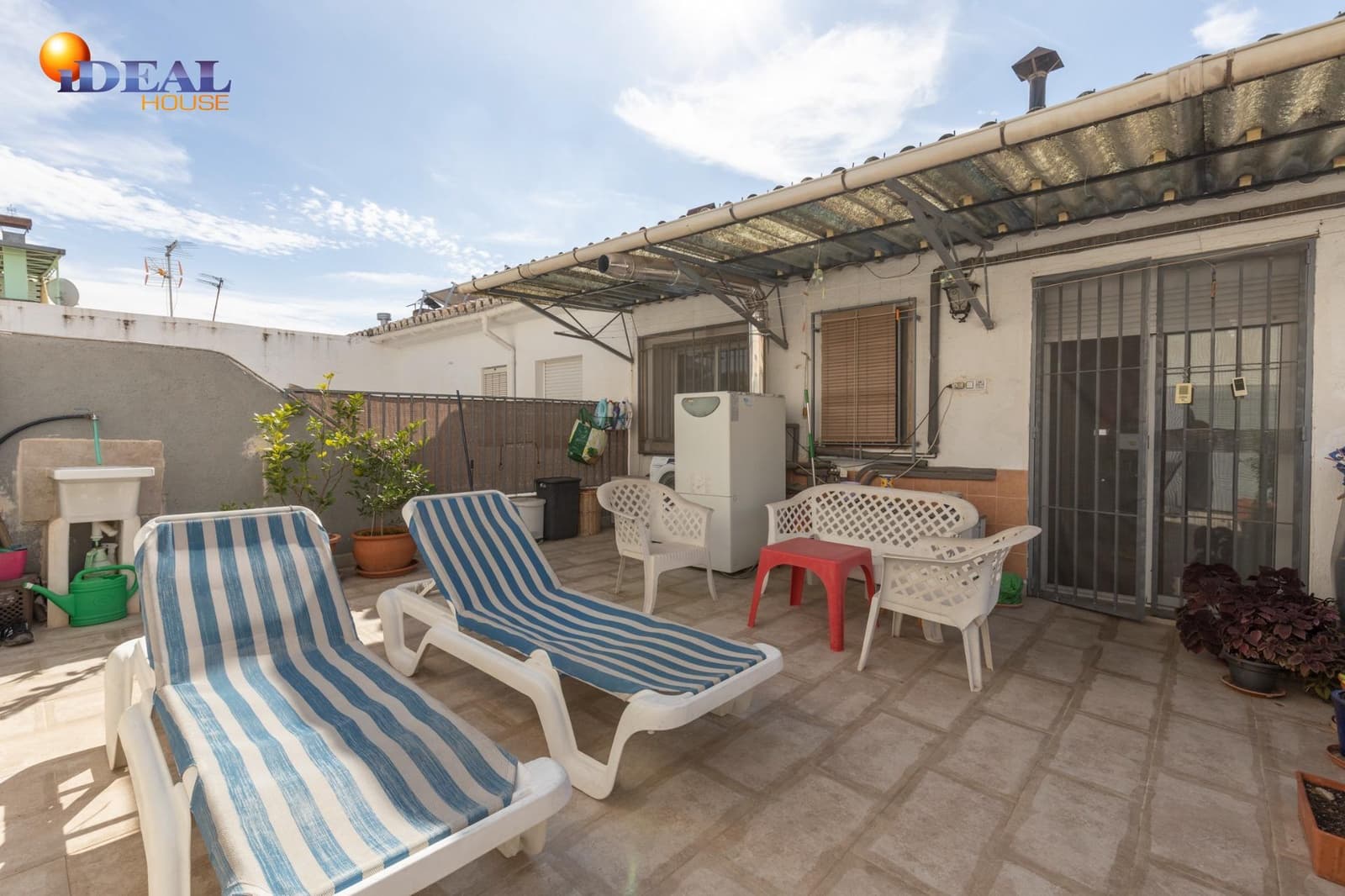 3 slaapkamer Halfvrijstaande villa te koop in Armilla - € 230.000 (Ref: 9434417)