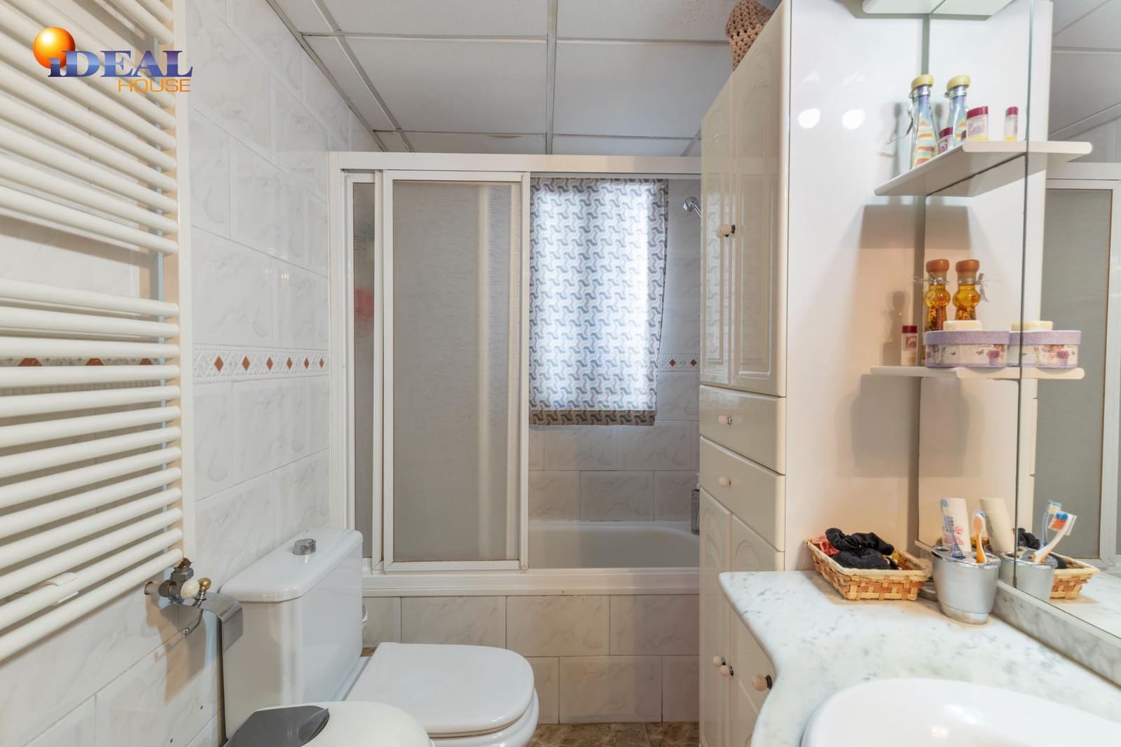 3 slaapkamer Halfvrijstaande villa te koop in Armilla - € 230.000 (Ref: 9434417)