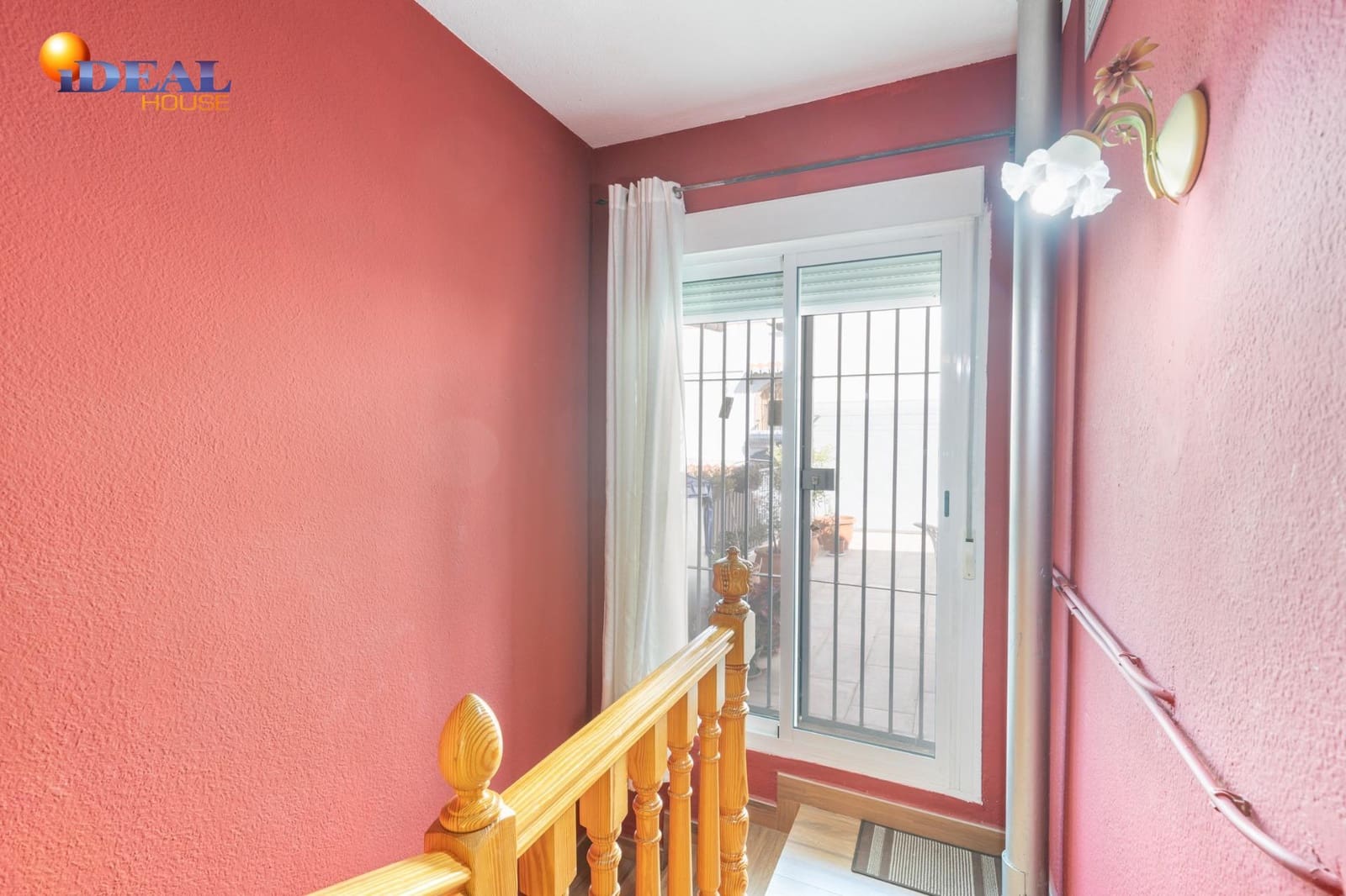 3 slaapkamer Halfvrijstaande villa te koop in Armilla - € 230.000 (Ref: 9434417)