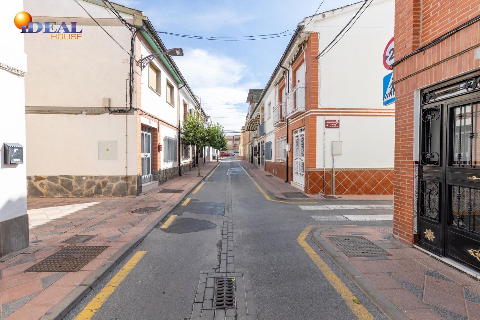 3 slaapkamer Halfvrijstaande villa te koop in Armilla - € 230.000 (Ref: 9434417)