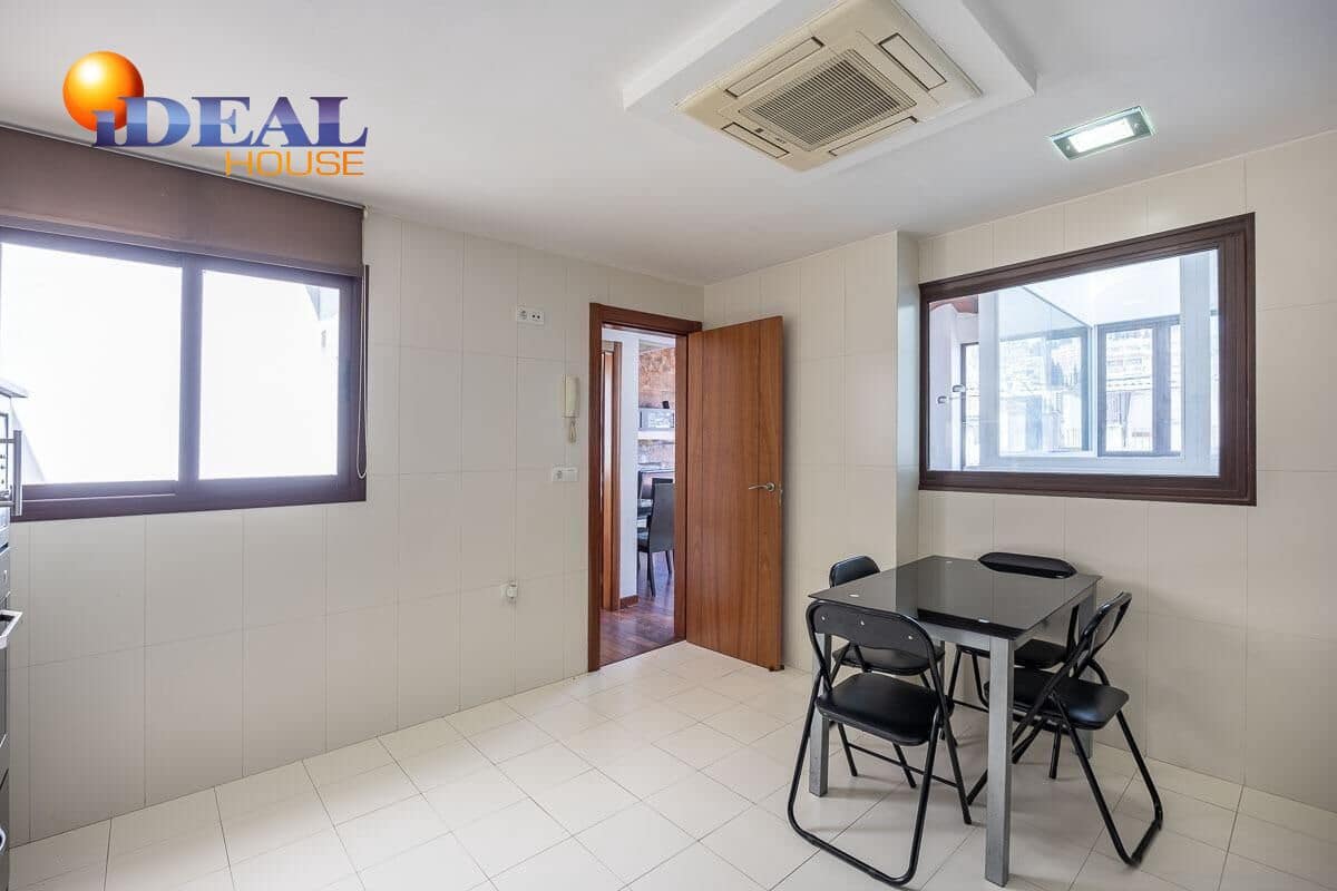 Piso de 4 habitaciones en Granada ciudad en venta - 469.000 € (Ref: 9434419)