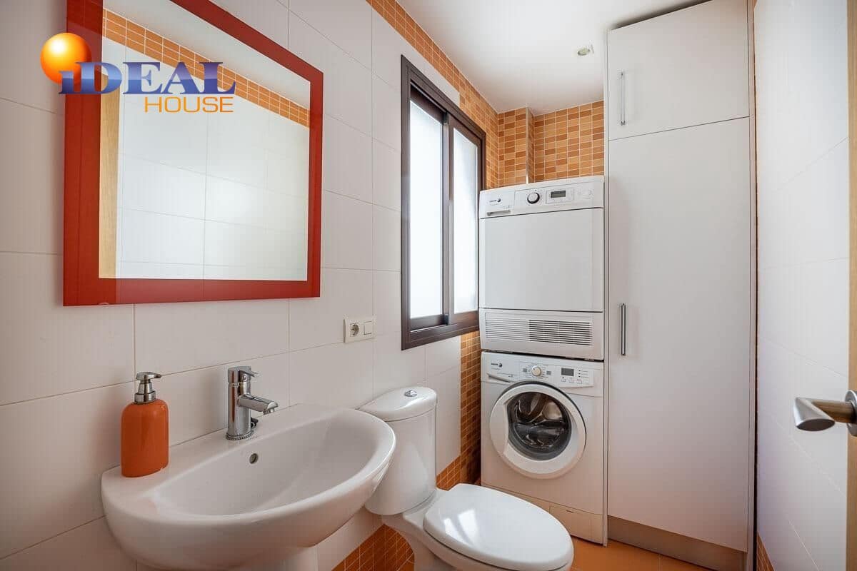 Piso de 4 habitaciones en Granada ciudad en venta - 469.000 € (Ref: 9434419)