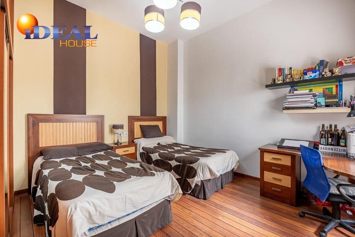 Piso de 4 habitaciones en Granada ciudad en venta - 469.000 € (Ref: 9434419)