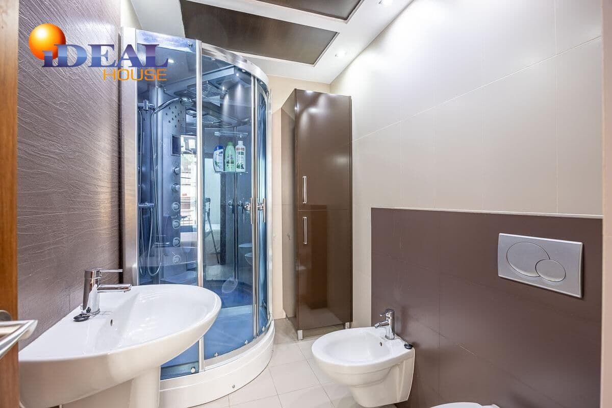 Piso de 4 habitaciones en Granada ciudad en venta - 469.000 € (Ref: 9434419)