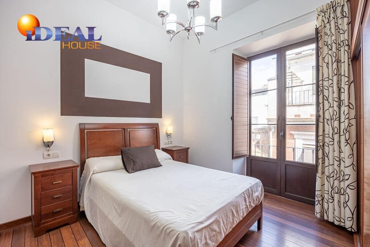 Piso de 4 habitaciones en Granada ciudad en venta - 469.000 € (Ref: 9434419)