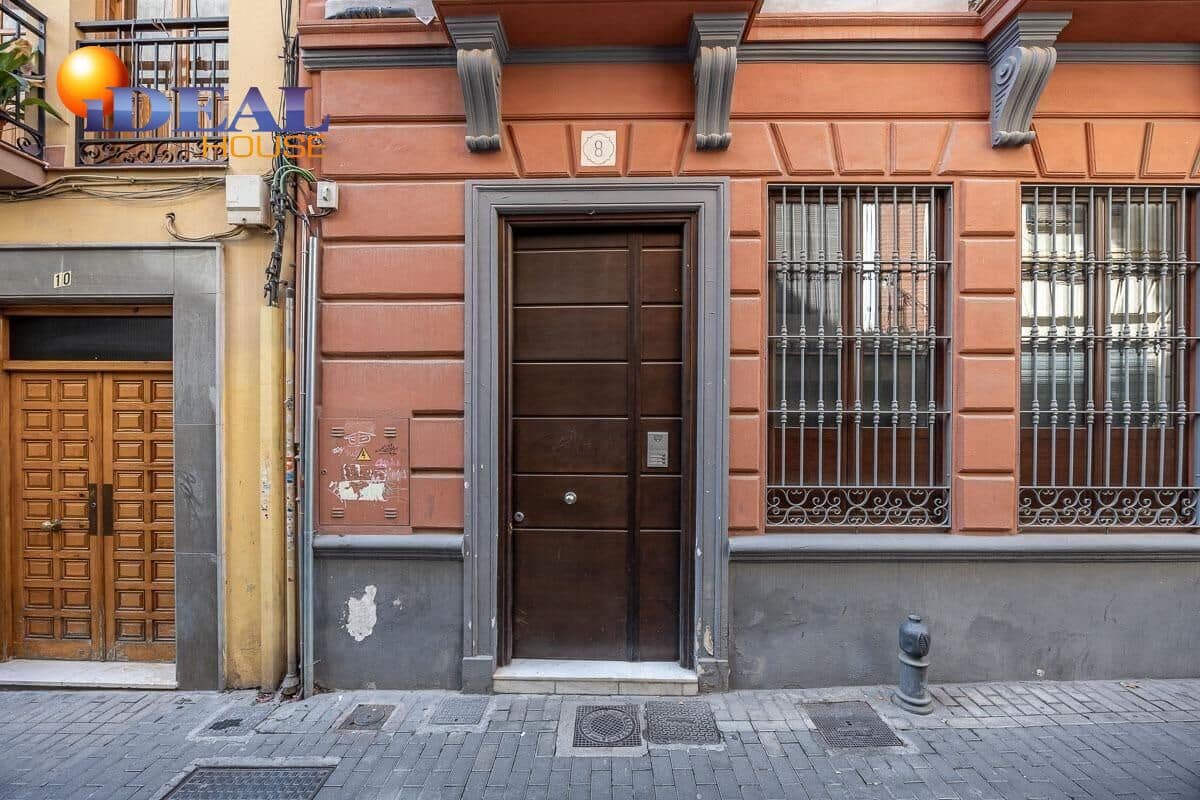 Piso de 4 habitaciones en Granada ciudad en venta - 469.000 € (Ref: 9434419)