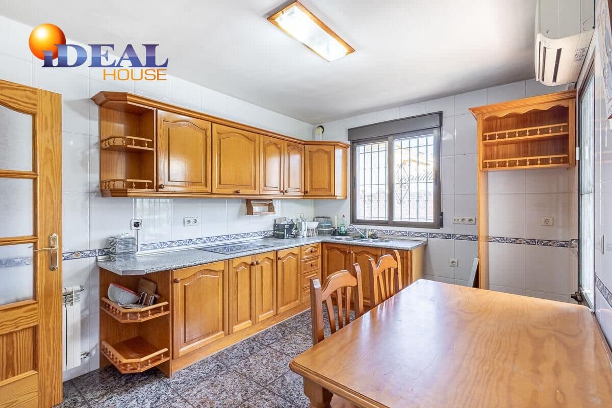 3 bedroom Villa for sale in Ogijares with garage - € 450,000 (Ref: 9434424)