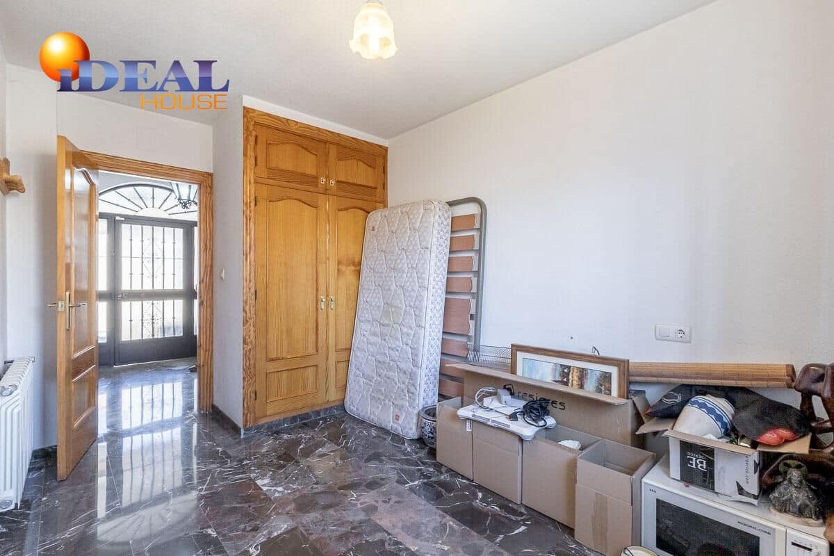 3 bedroom Villa for sale in Ogijares with garage - € 450,000 (Ref: 9434424)