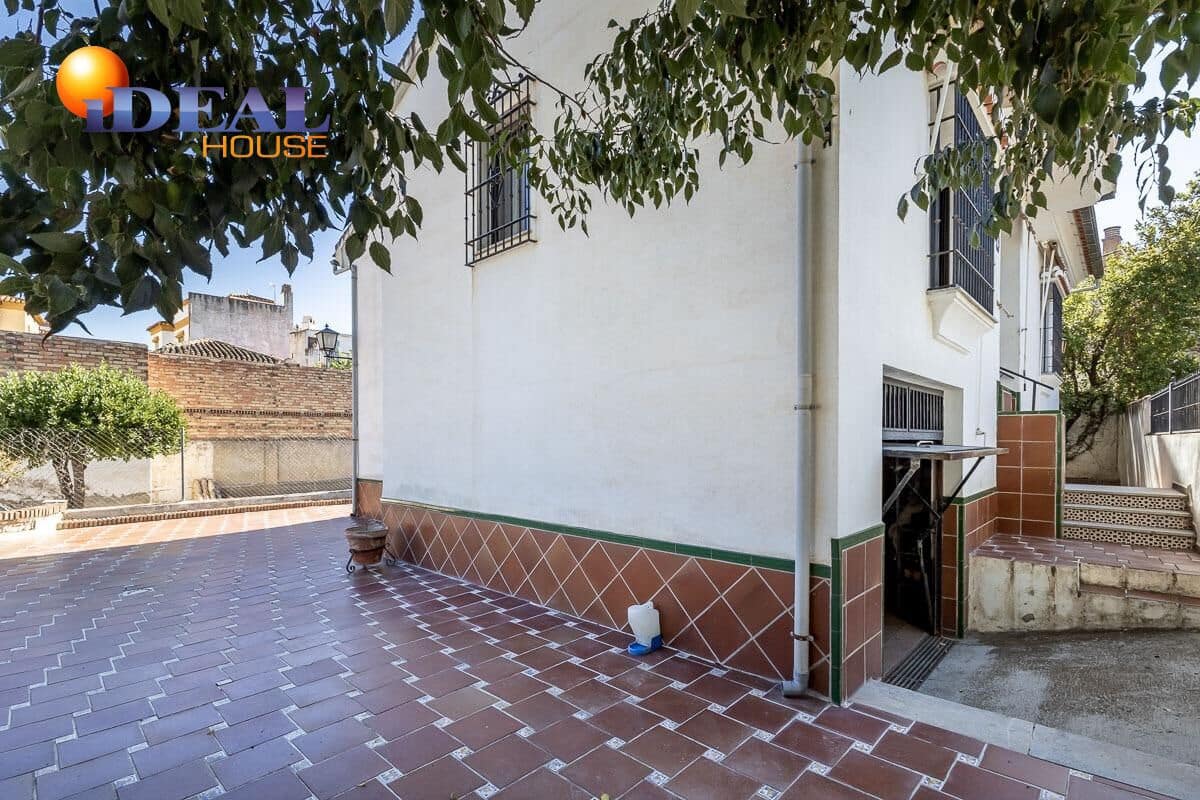 3 bedroom Villa for sale in Ogijares with garage - € 450,000 (Ref: 9434424)