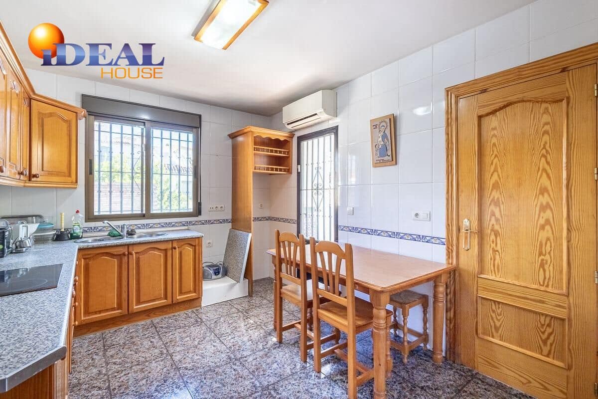3 bedroom Villa for sale in Ogijares with garage - € 450,000 (Ref: 9434424)