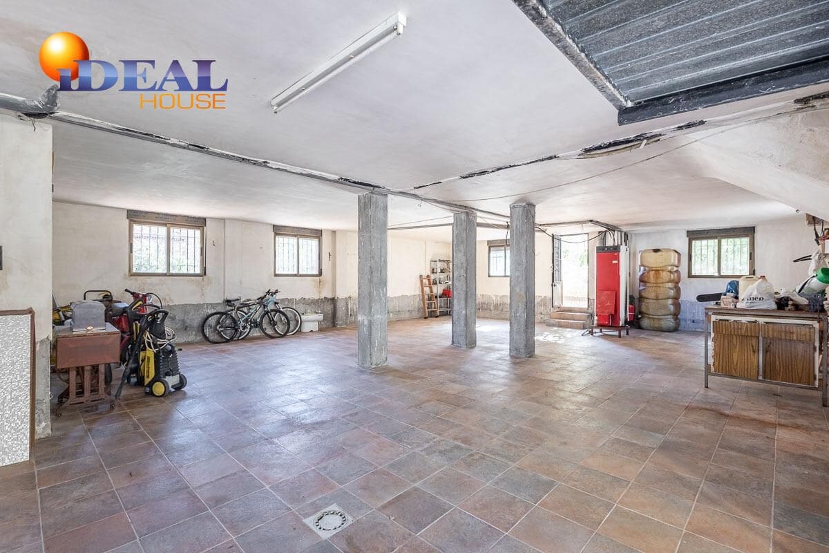 3 bedroom Villa for sale in Ogijares with garage - € 450,000 (Ref: 9434424)