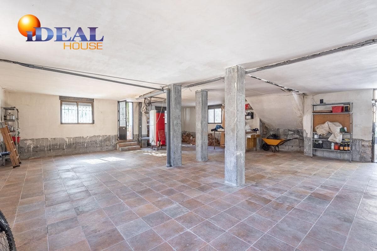 3 bedroom Villa for sale in Ogijares with garage - € 450,000 (Ref: 9434424)