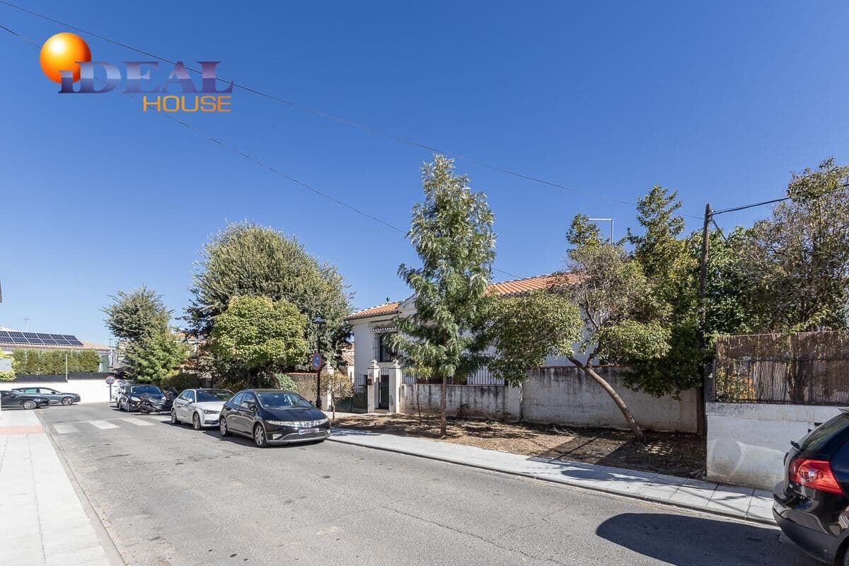 3 bedroom Villa for sale in Ogijares with garage - € 450,000 (Ref: 9434424)