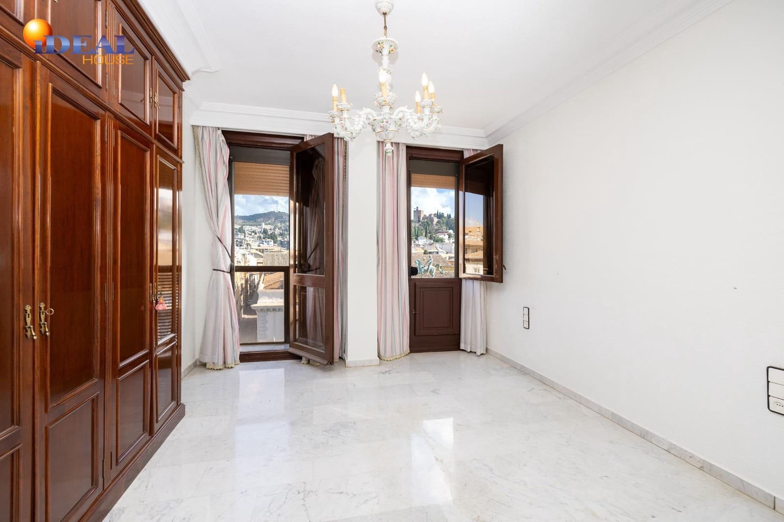 5 sovrum Lägenhet till salu i Granada stad - 1 100 000 € (Ref: 9434427)