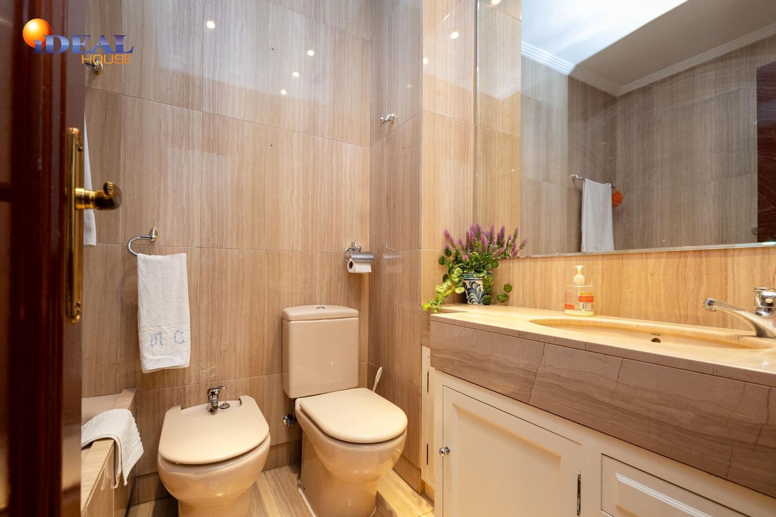 5 sovrum Lägenhet till salu i Granada stad - 1 100 000 € (Ref: 9434427)