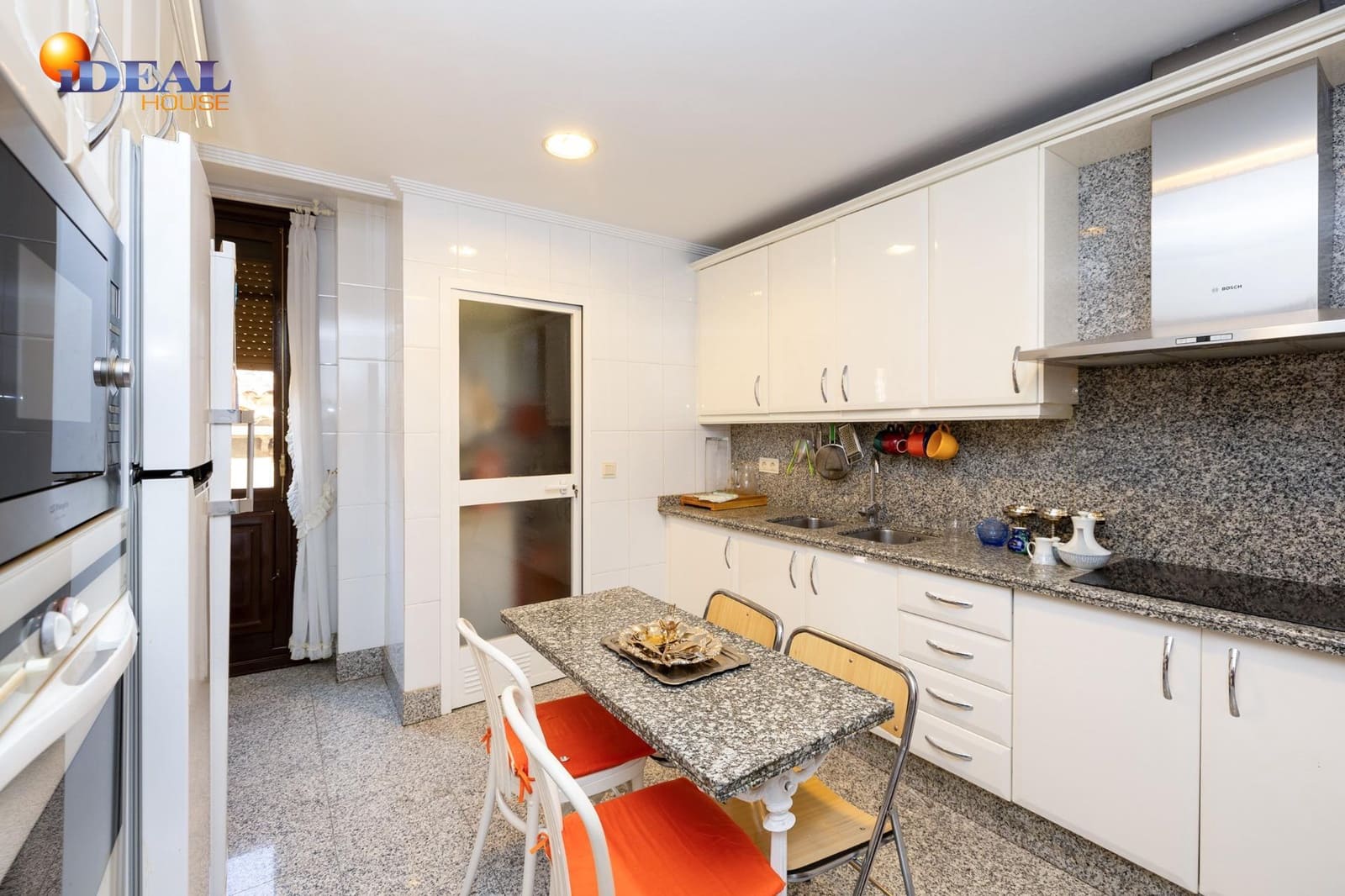 5 sovrum Lägenhet till salu i Granada stad - 1 100 000 € (Ref: 9434427)