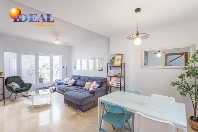 4 soverom Hus til salgs i Campus de la Salud, Granada by med garasje - € 470 000 (Ref: 9434435)