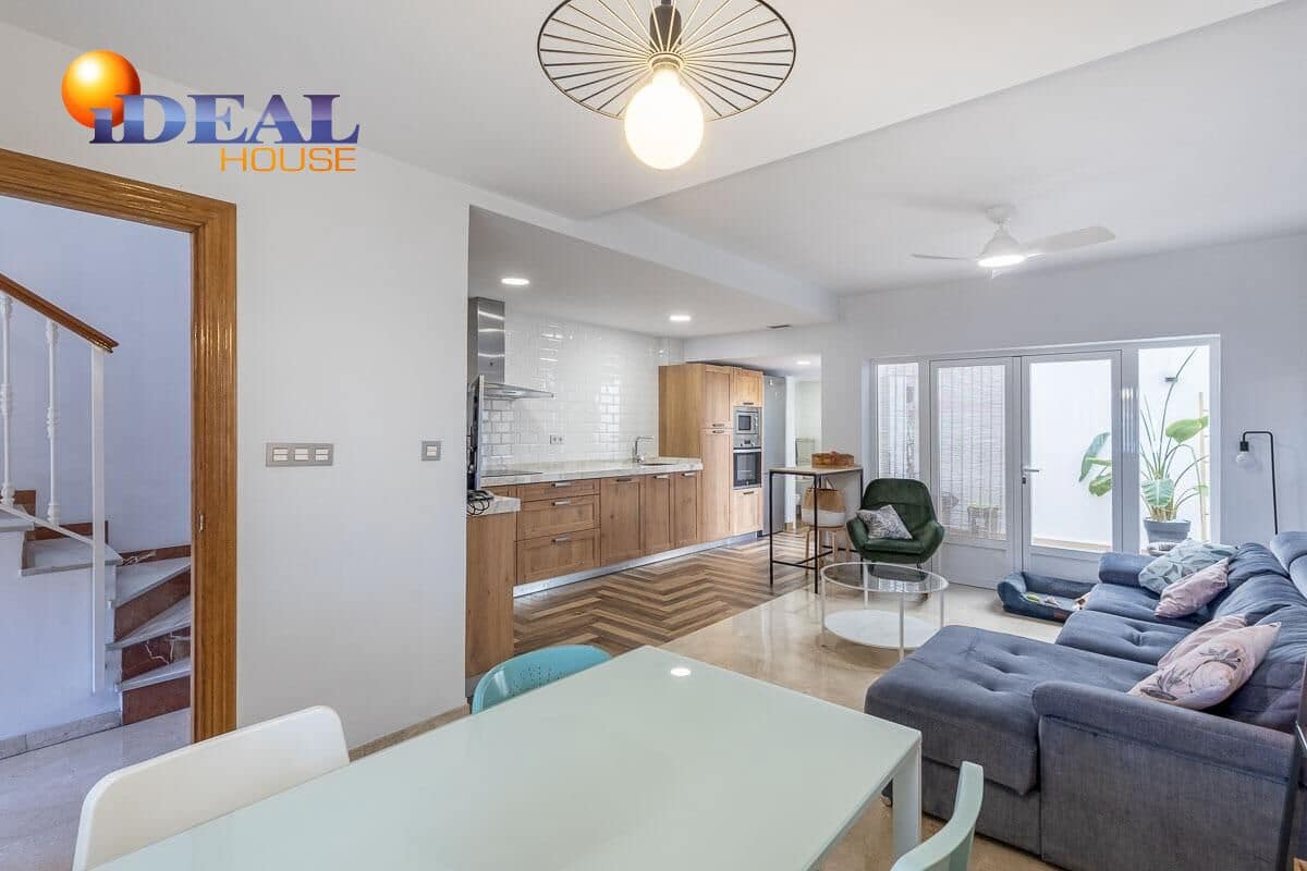 4 soverom Hus til salgs i Granada by med garasje - € 470 000 (Ref: 9434435)