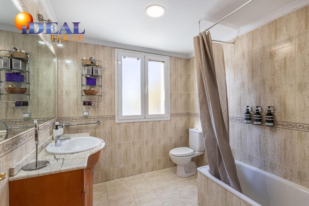 4 soverom Hus til salgs i Granada by med garasje - € 470 000 (Ref: 9434435)