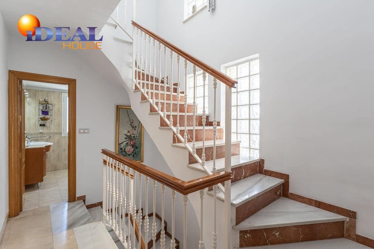 4 soverom Hus til salgs i Granada by med garasje - € 470 000 (Ref: 9434435)