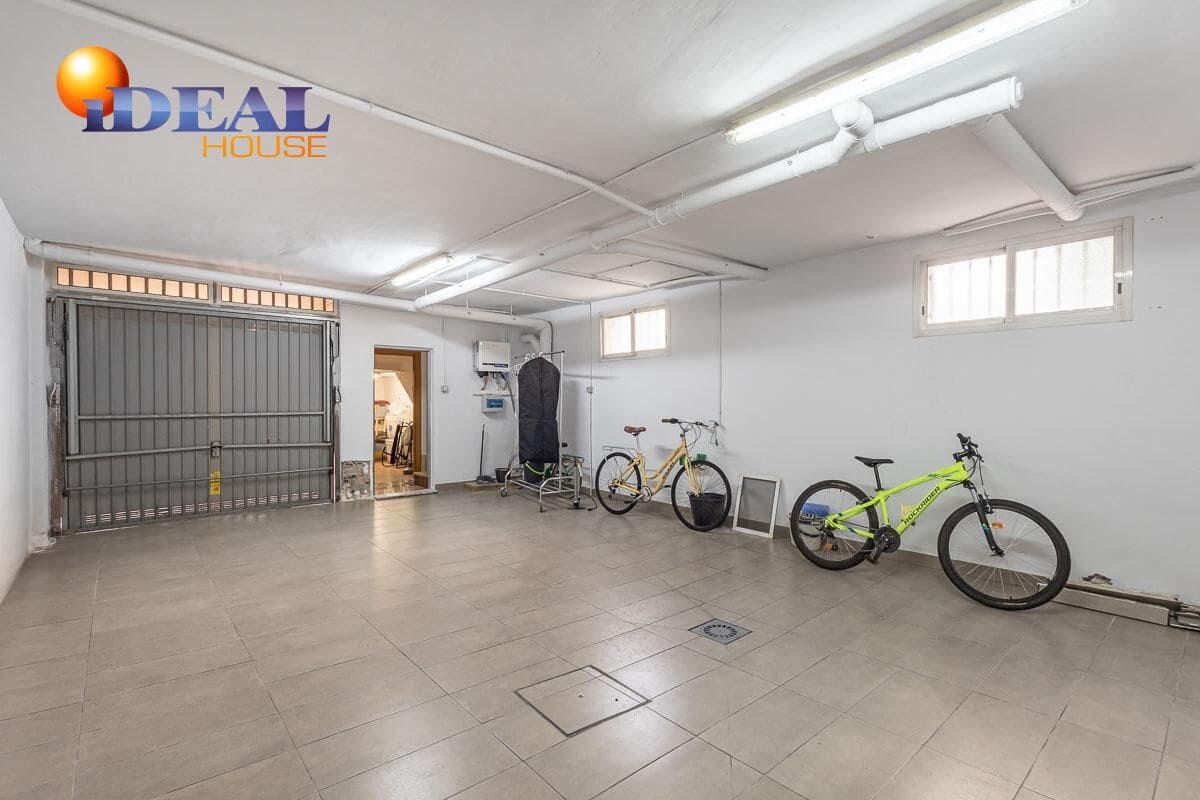 4 soverom Hus til salgs i Granada by med garasje - € 470 000 (Ref: 9434435)