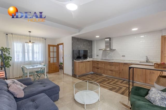 4 soverom Hus til salgs i Campus de la Salud, Granada by med garasje - € 470 000 (Ref: 9434435)