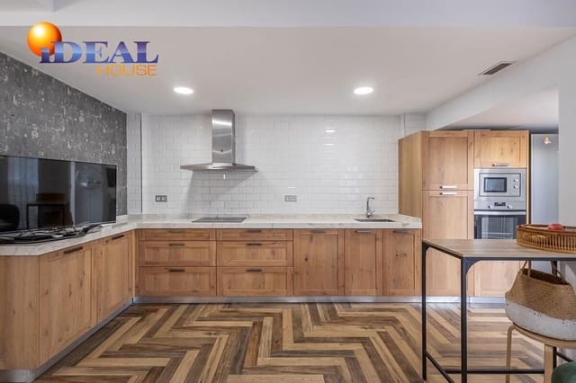 4 soverom Hus til salgs i Campus de la Salud, Granada by med garasje - € 470 000 (Ref: 9434435)