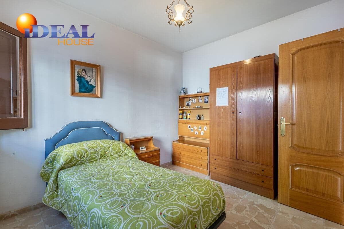 4 makuuhuone Huvila myytävänä paikassa Granada kaupunki mukana uima-altaan 
autotalli - 470 000 € (Ref: 9434436)