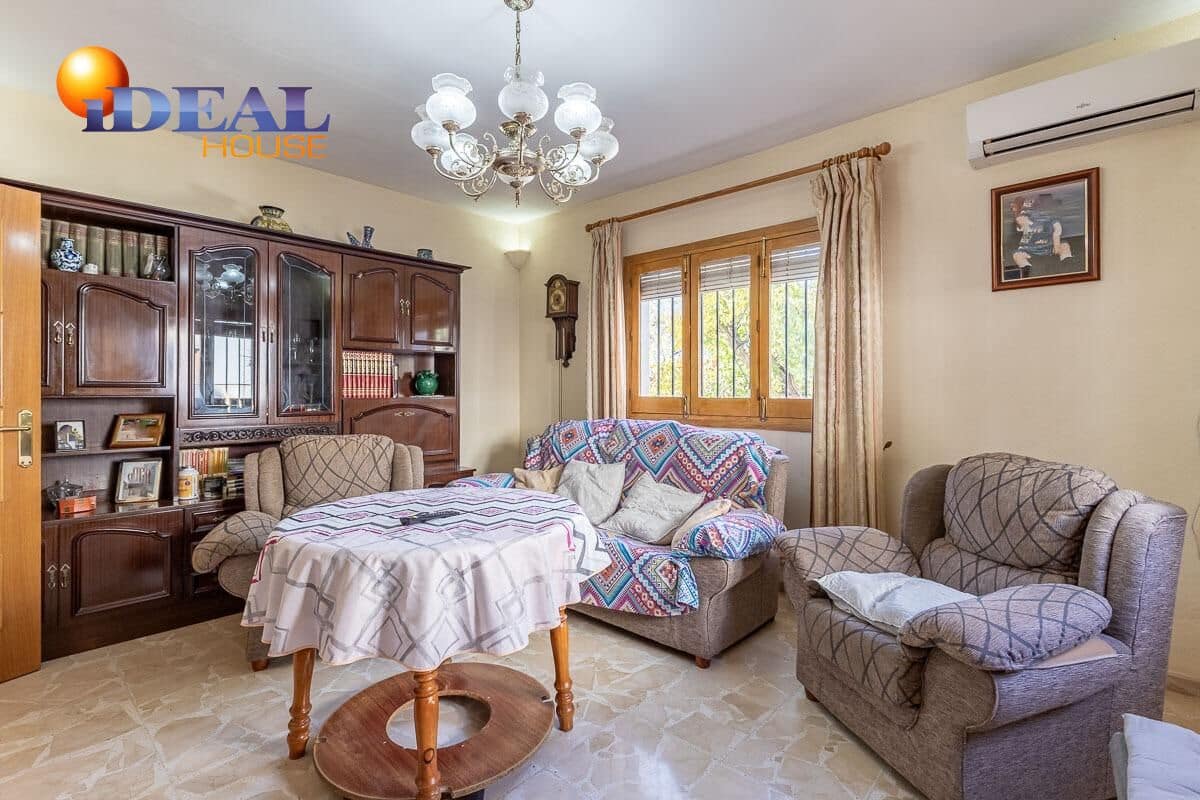 4 makuuhuone Huvila myytävänä paikassa Granada kaupunki mukana uima-altaan 
autotalli - 470 000 € (Ref: 9434436)