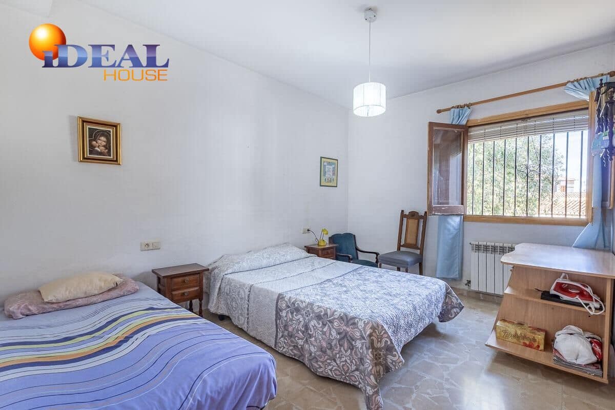 4 makuuhuone Huvila myytävänä paikassa Granada kaupunki mukana uima-altaan 
autotalli - 470 000 € (Ref: 9434436)