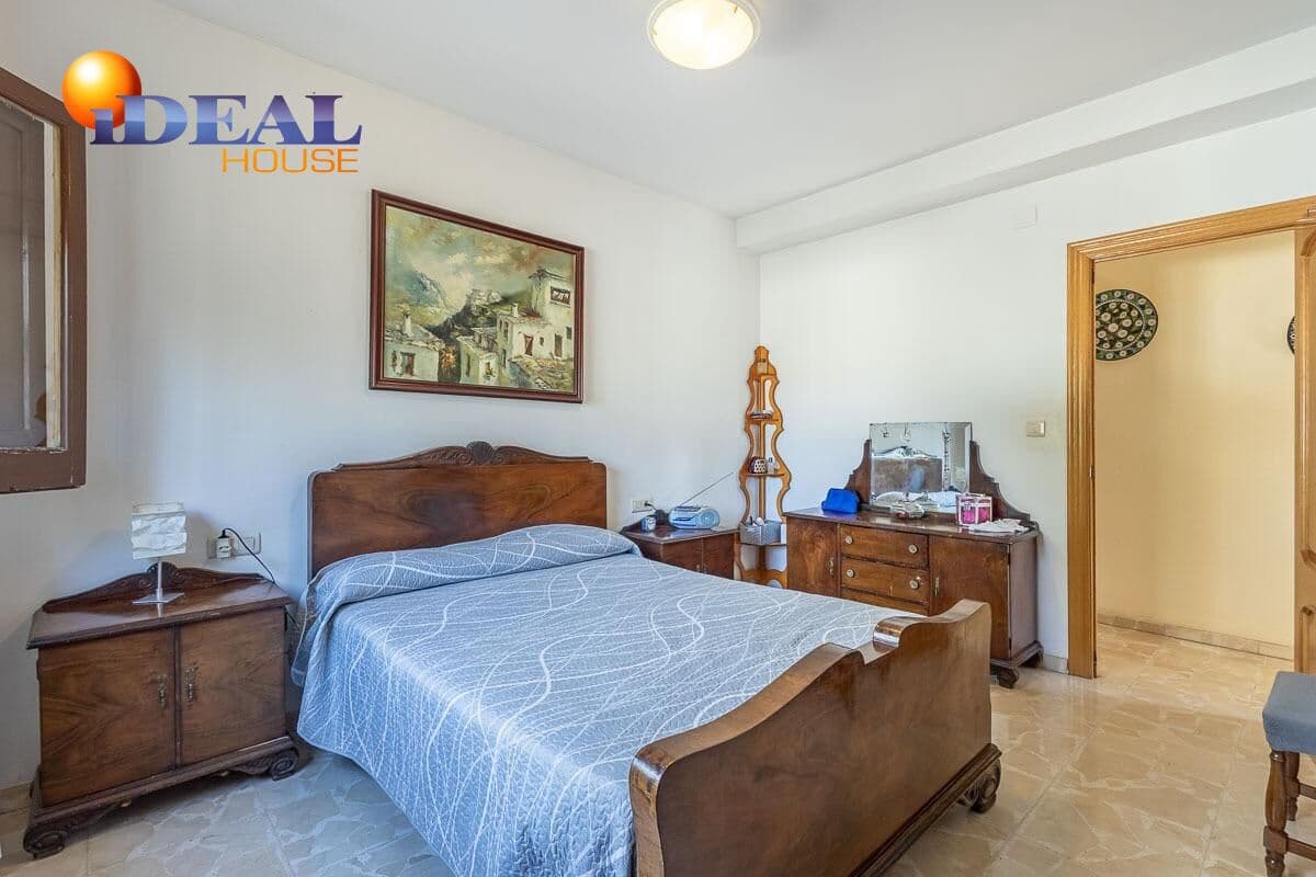 4 makuuhuone Huvila myytävänä paikassa Granada kaupunki mukana uima-altaan 
autotalli - 470 000 € (Ref: 9434436)