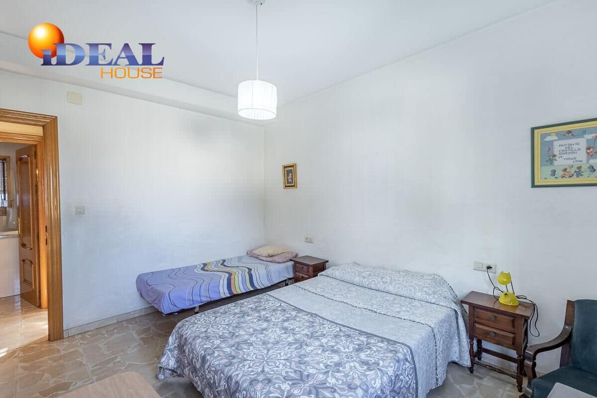 4 makuuhuone Huvila myytävänä paikassa Granada kaupunki mukana uima-altaan 
autotalli - 470 000 € (Ref: 9434436)