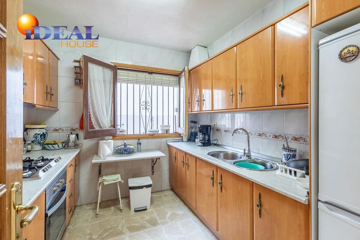 4 makuuhuone Huvila myytävänä paikassa Granada kaupunki mukana uima-altaan 
autotalli - 470 000 € (Ref: 9434436)