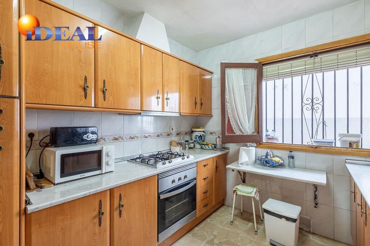 4 makuuhuone Huvila myytävänä paikassa Granada kaupunki mukana uima-altaan 
autotalli - 470 000 € (Ref: 9434436)