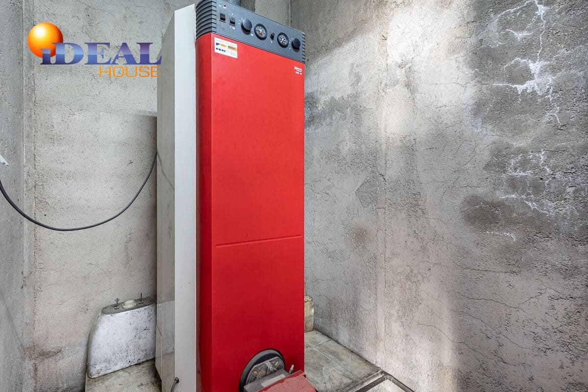 4 makuuhuone Huvila myytävänä paikassa Granada kaupunki mukana uima-altaan 
autotalli - 470 000 € (Ref: 9434436)