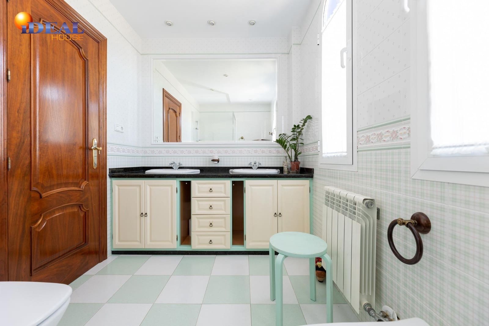 4 soverom Villa til salgs i Las Gabias med garasje - € 495 000 (Ref: 9434437)