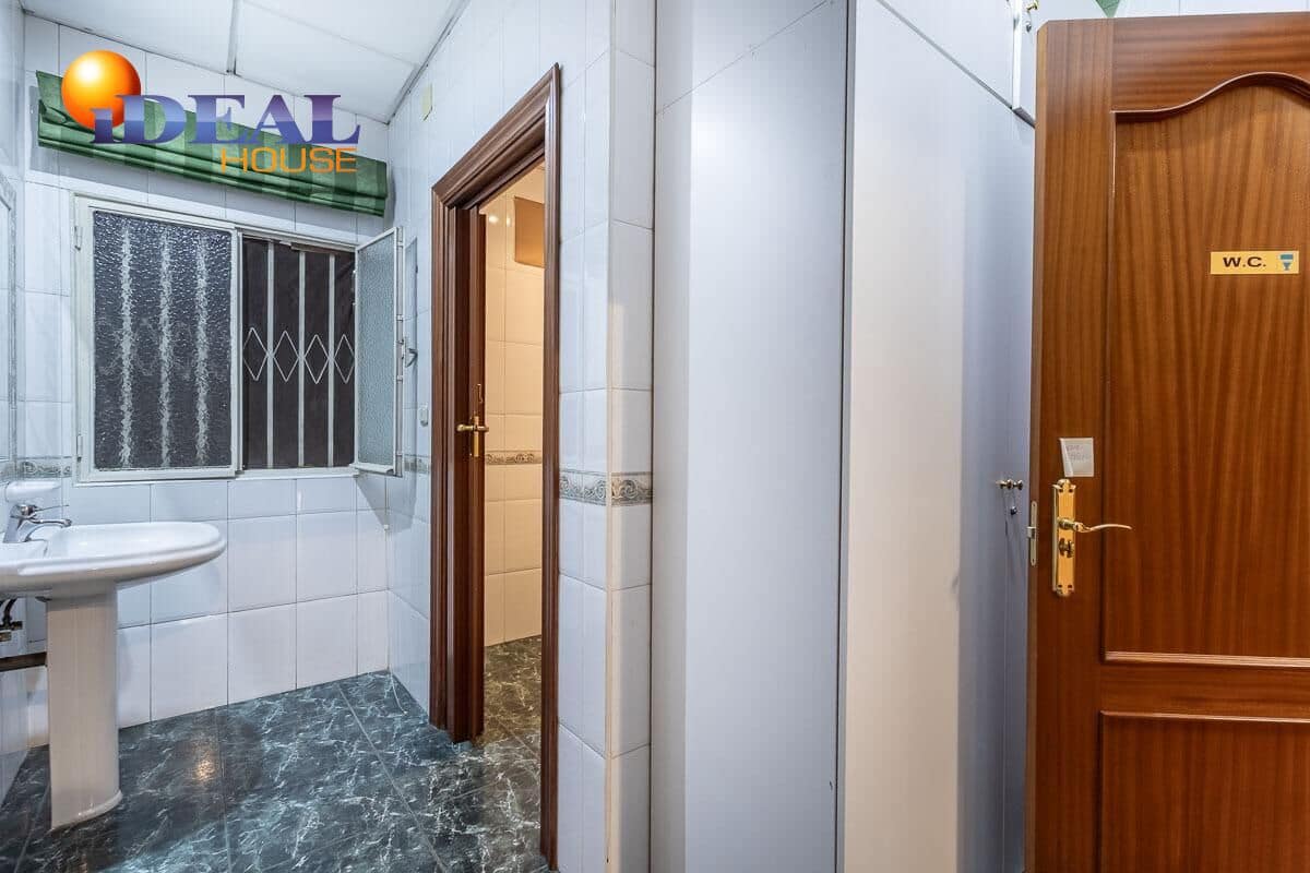 Kommersiell till salu i Granada stad - 395 000 € (Ref: 9434438)