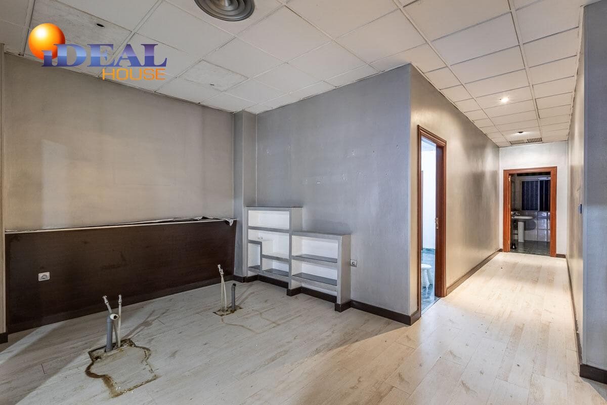 Kommersiell till salu i Granada stad - 395 000 € (Ref: 9434438)